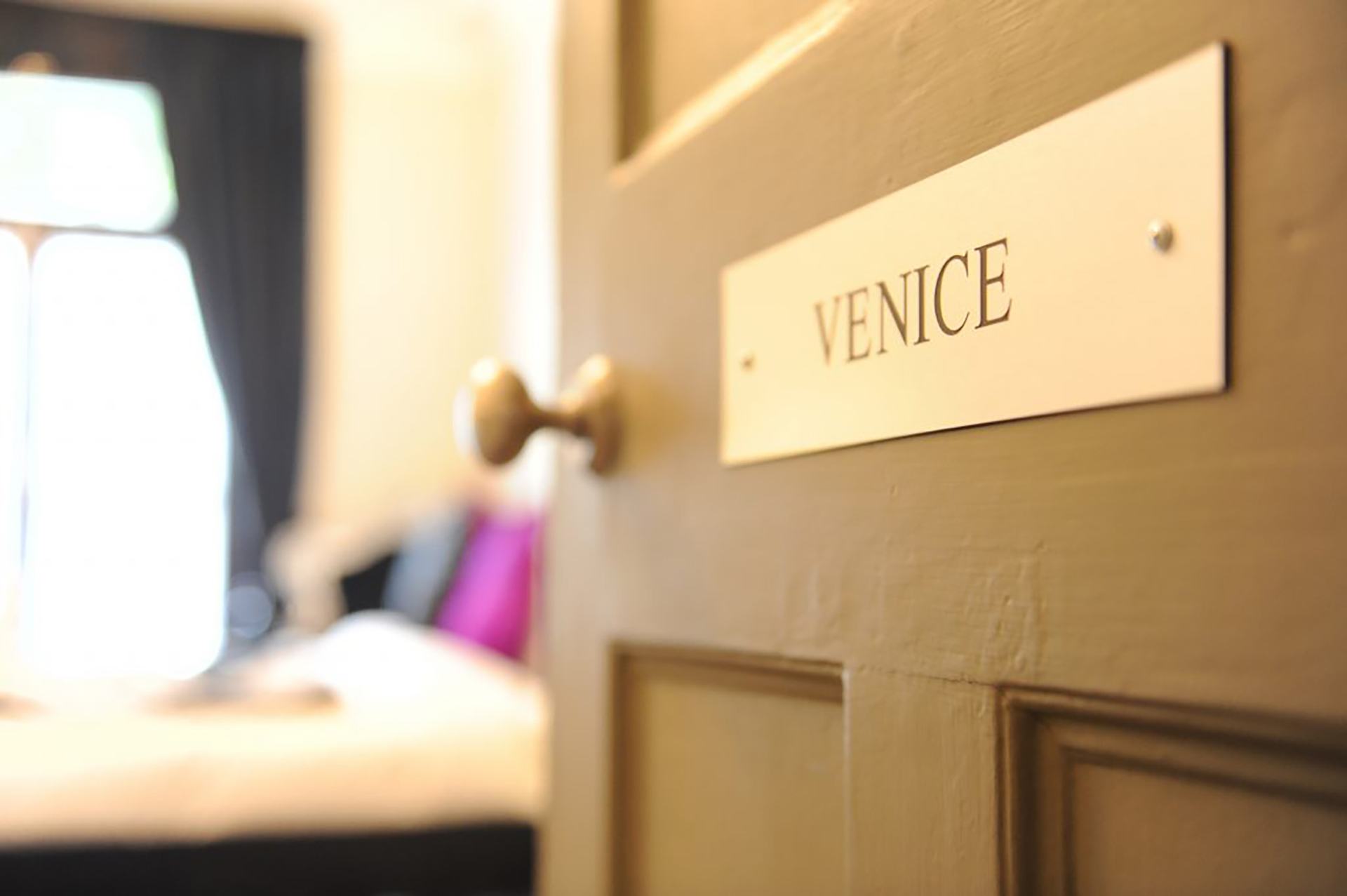 venice sign House Of Agnes